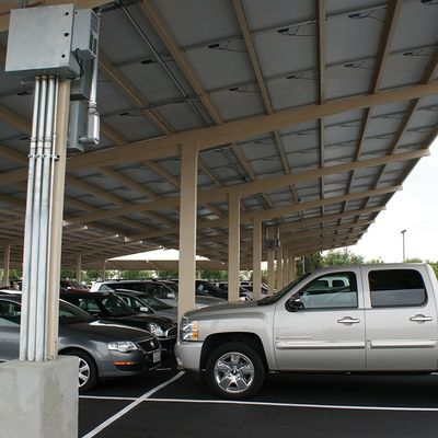 Hệ thống Pv gắn trên mặt đất Carport Mạ kẽm nhúng nóng Cấu trúc năng lượng mặt trời Anodized